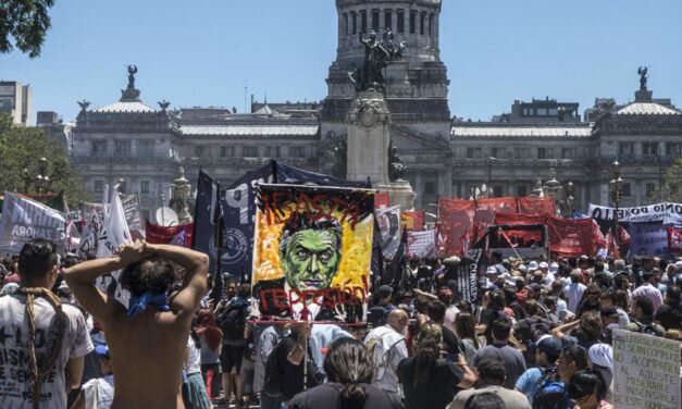 La marcha fue hermosa, pero nadie la vio