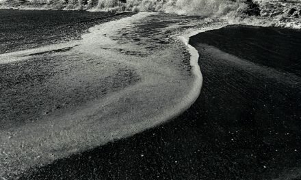 La acarició como las olas del mar