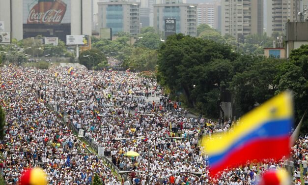 Ataques constantes y diálogos imposibles